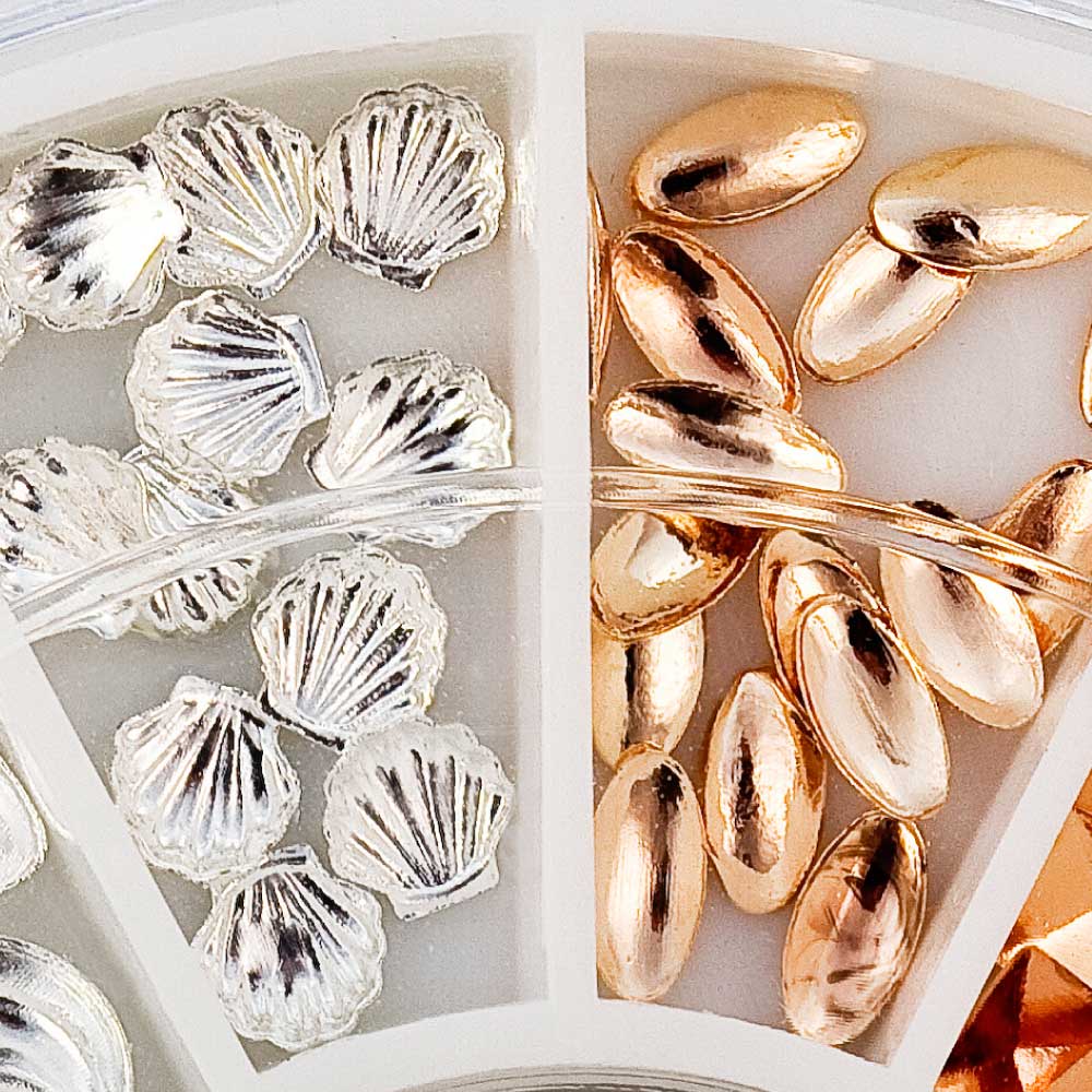 nail art box sa srebrnim rose gold ukrasima razni oblici