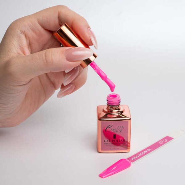 32 - Neon pink 15 ml - za nokte koja pršti živahnošću