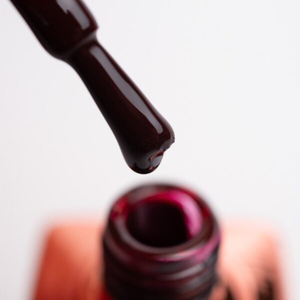 76 – Modern Red 15ml – Tamnocrvena elegancija na noktima