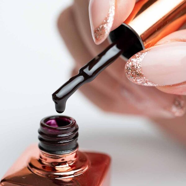Dangerous 15 ml - tamna crvena nijansa neodoljive dramatičnosti