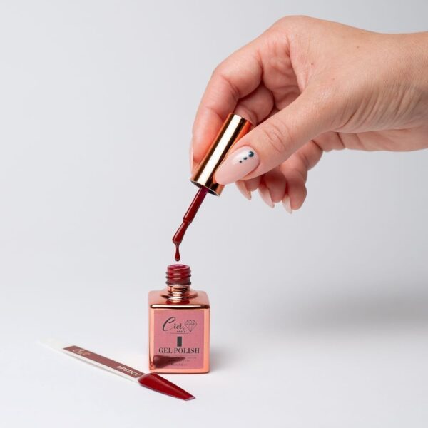 Lipstick 15 ml - klasična crvena nijansa savršena za svaki dan