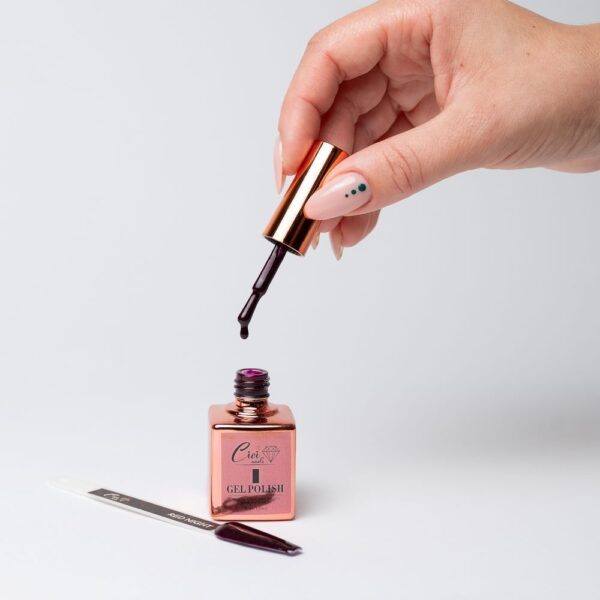 Red night 15ml - tamna bordo nijansa s profinjenim crvenim sjajem