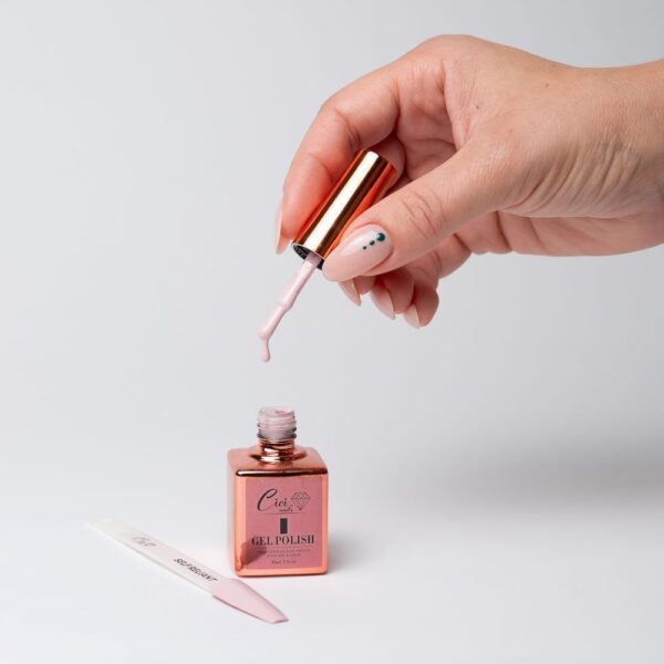 Self–Reliant 15ml – nježna pastelno ružičasta nijansa samozatajne elegancije