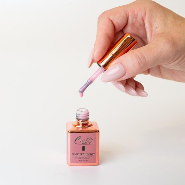 Ultra Pink Top 15 ml – Nježan rozi sjaj za nokte