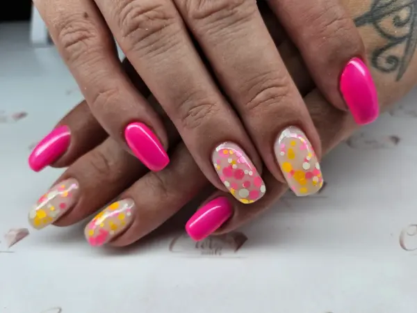 Roza nokti s gel sistemom Cici nails nova prozirna boja za nokte s konfetima