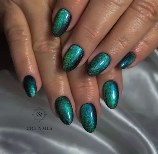 plavo zelena boja za nokte s cat eye efektom cici nails