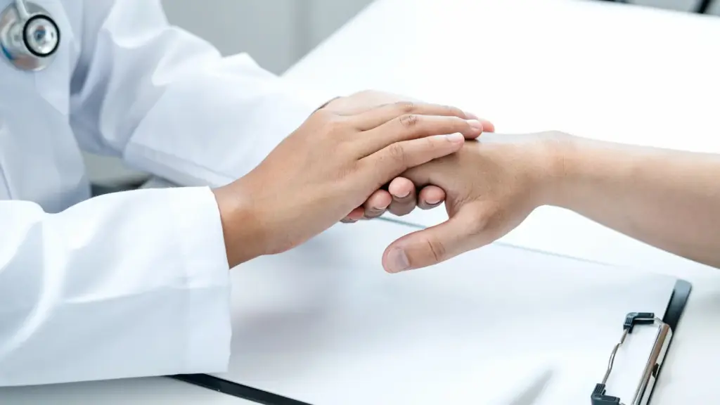 najčešći problemi s noktima leukonihija paronihija i lomljivi nokti