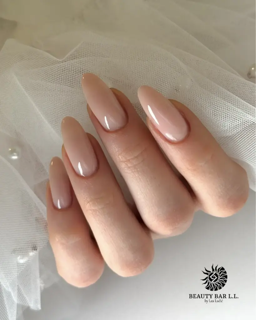 nude nokti jesen