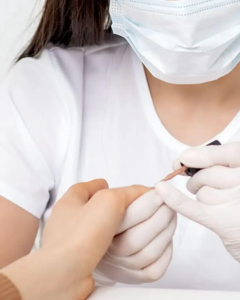 nail tehičar s maskom